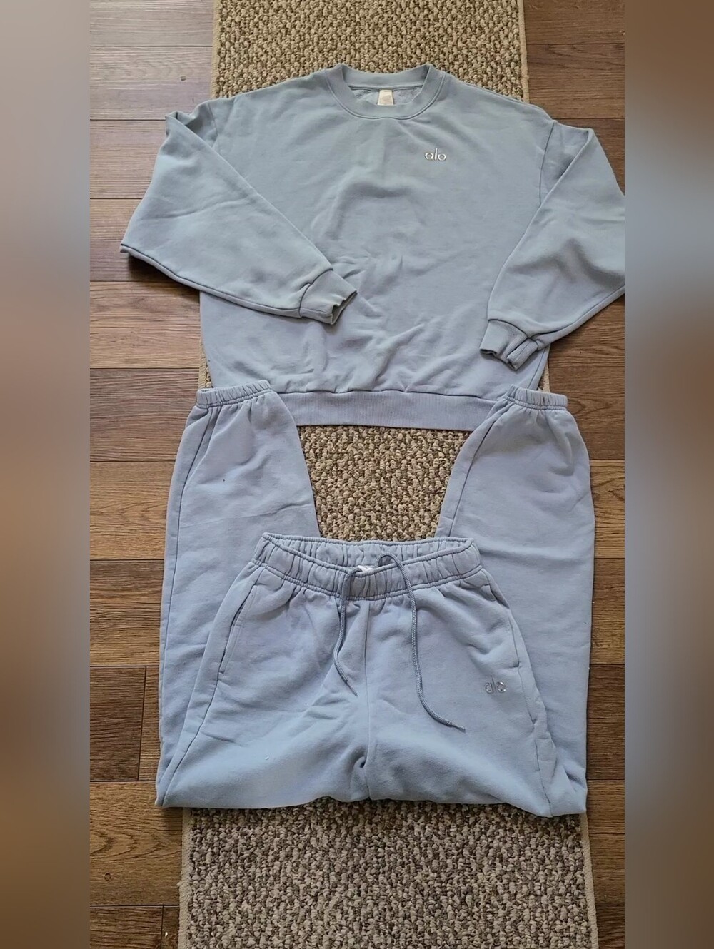 ALO Yoga Light Blue SET Crewneck & Jogger Small